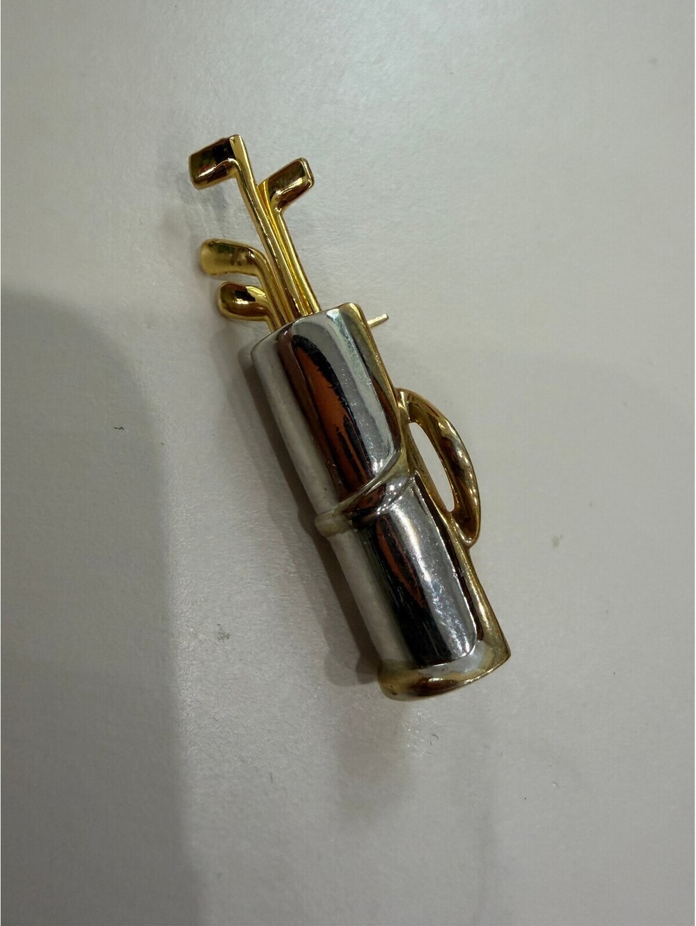 Vintage Golf Bag and Clubs Brooch Pin - Picture 2 of 5